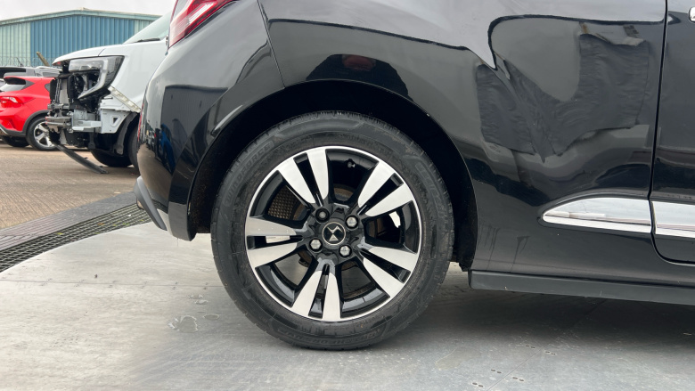 DS 3 1.2 PureTech 82 Chic 3dr Petrol Hatchback